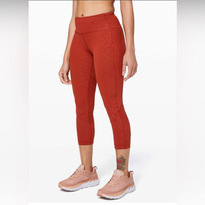Lululemon pace rival crop 22 inch size 8 stride emboss cayenne